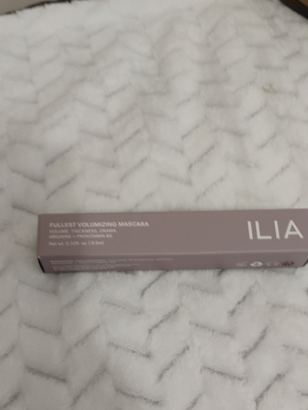 new ILIA Fullest Volumizing Mascara in mauve-pink box